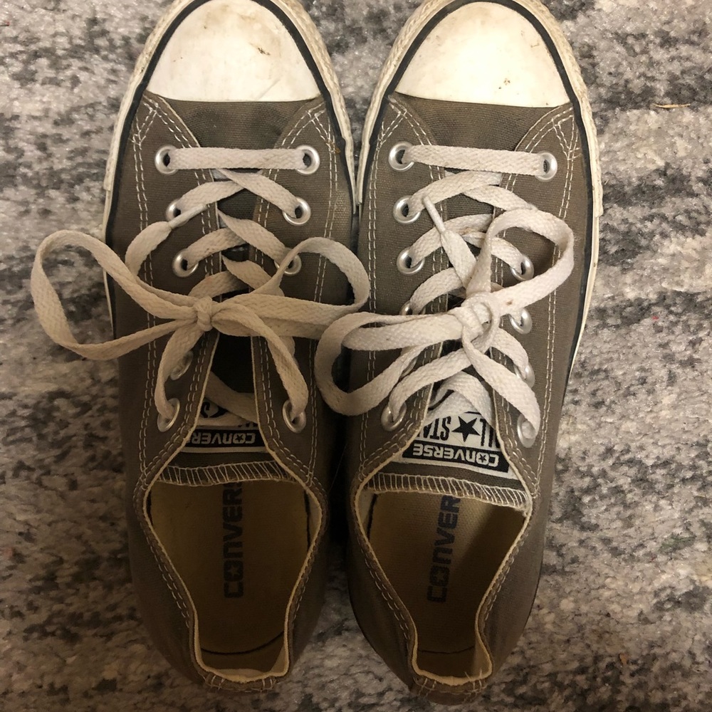 Grey converse low top classic